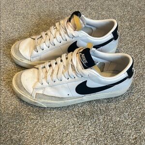 Nike Women’s Blazer Low ‘77